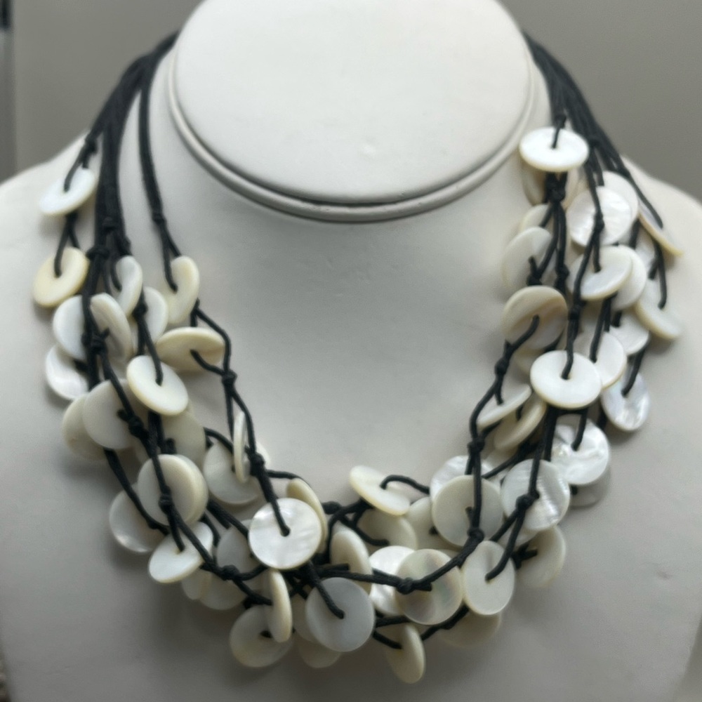 Elegant White Shell Necklace - Picture 3 of 5